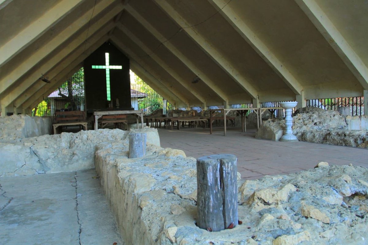 RUINS OF THE OLDEST ORIGINAL STONE CHAPEL (1572) (Ermita Shrine)