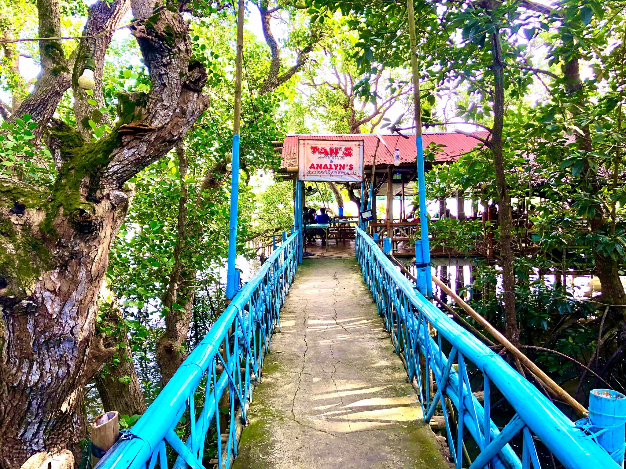 Pan's Food House and Flooting Cottage