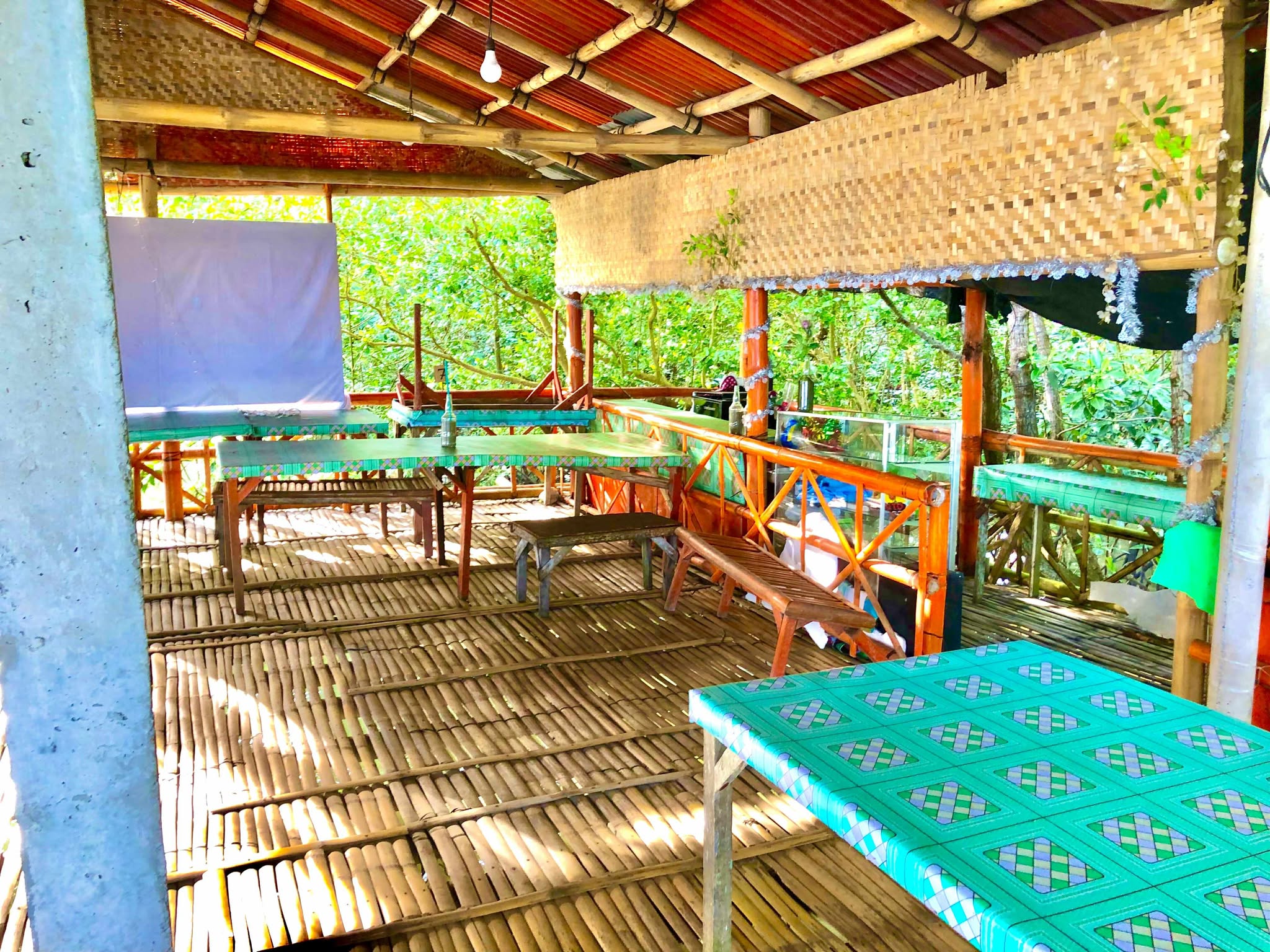 Pan's Food House and Flooting Cottage