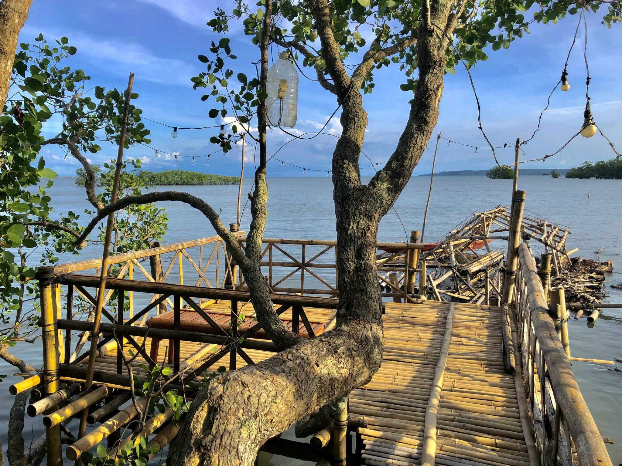 Pan's Food House and Flooting Cottage